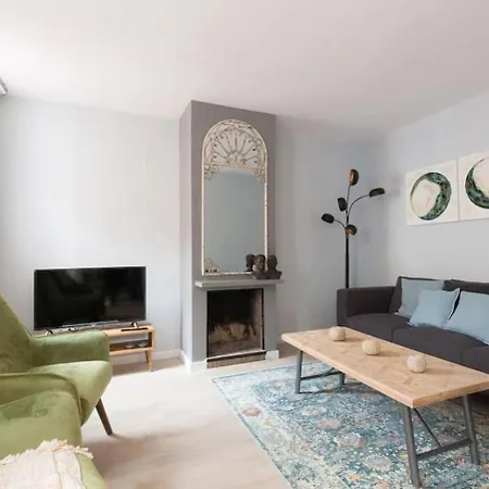 Apartment 2 Bdr Penthouse In Grcia